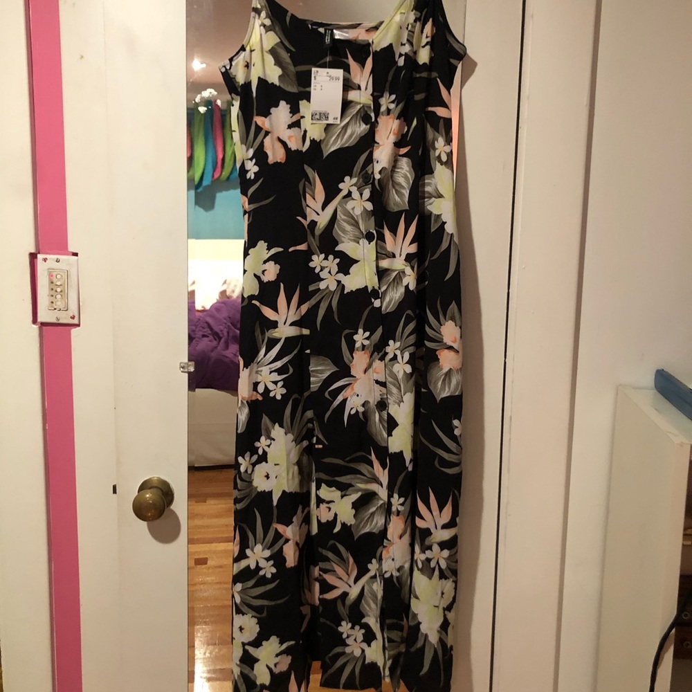 Summer dress - never been worn with tags!